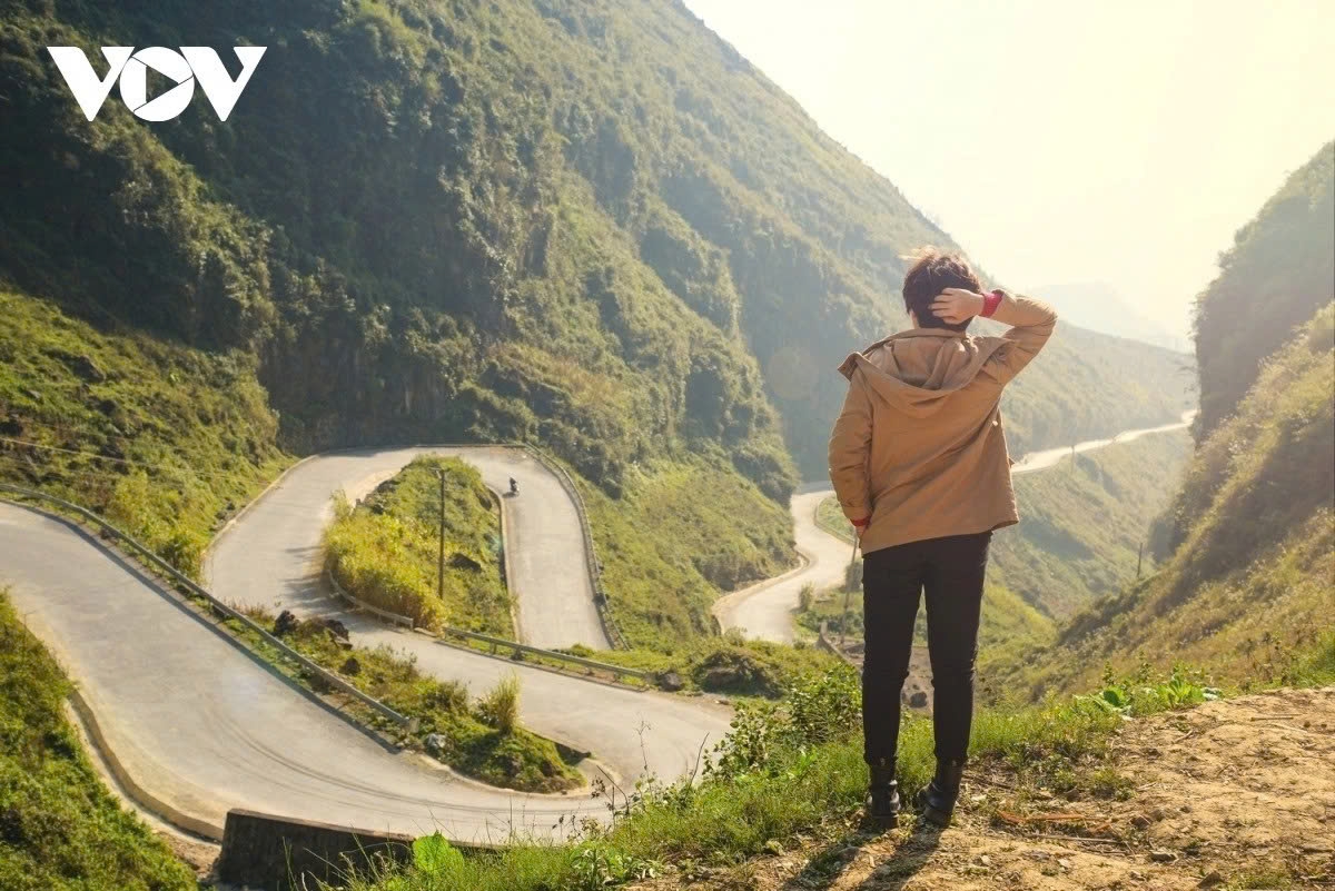 Motorcycle journey on Vietnam’s ‘Happiness Road’ impresses foreign tourists